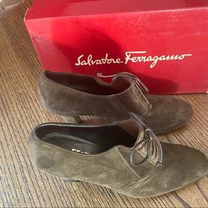 VINTAGE - Salvatore Ferragamo Dark Green /Olive Suede Heels. Sz 9 B